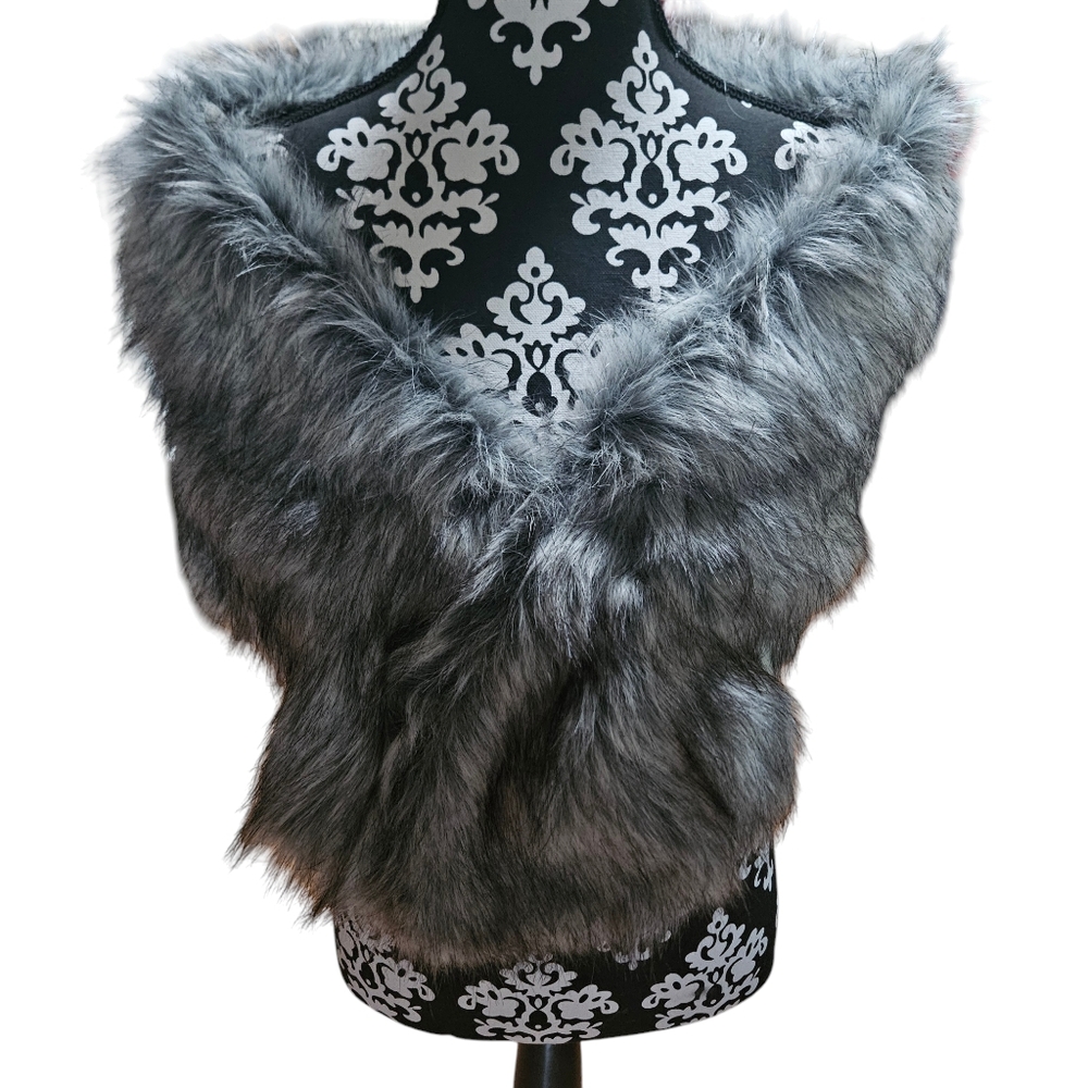 Cape S/M Cropped Short Stole Fuax Fur Silver Black Gray Mobwife New Year Party